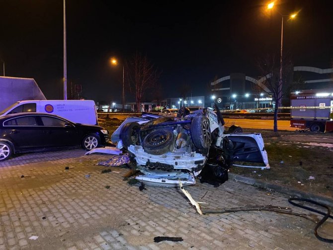 Bursa’da Otomobil Taklalar Atarak 50 Metre Sürüklendi: 2 Ölü