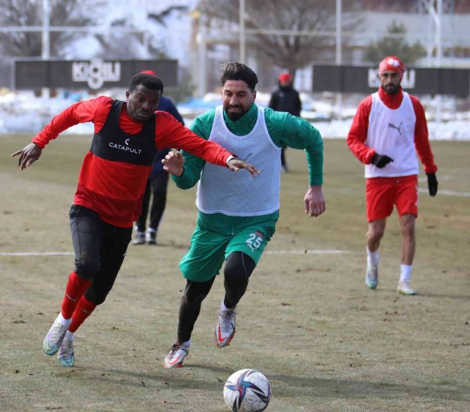 Sivasspor’da Altay Mesaisi Başladı