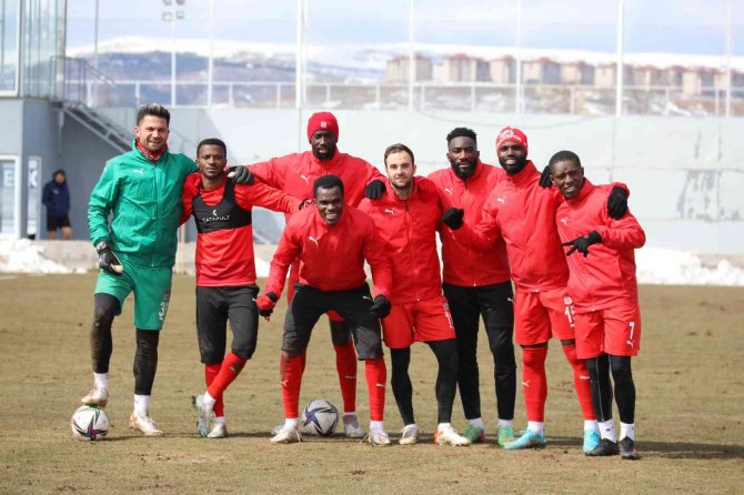Sivasspor’da Altay Mesaisi Başladı