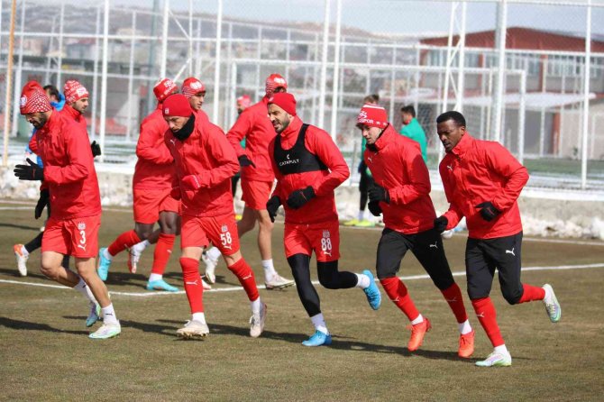 Sivasspor’da Altay Mesaisi Başladı