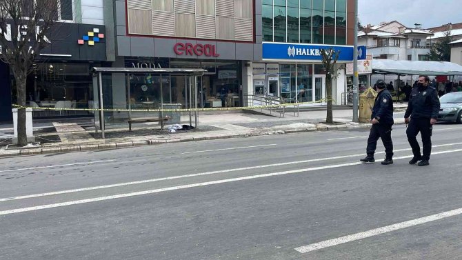 Otobüs Durağında Unutulan Çanta Fünye İle Patlatıldı
