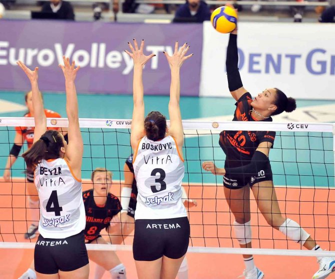 Cev Kupası: Eczacıbaşı Dynavit: 3 - Allianz Mtv Stuttgart: 1