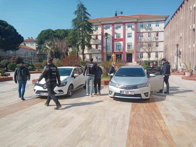 Aydın’da Eş Zamanlı Operasyonda 2 Kilo Uyuşturucu Yakalandı