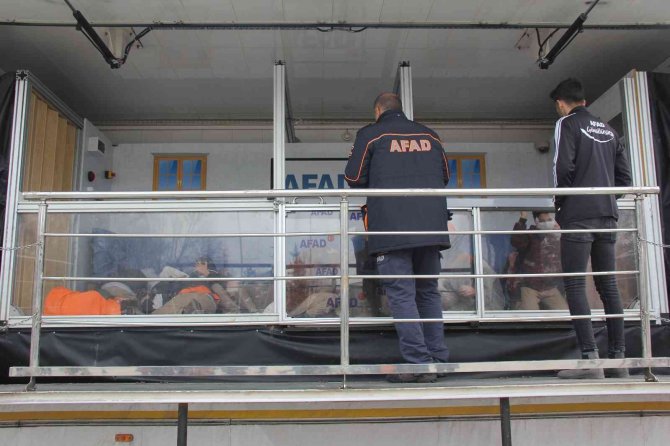 Simülasyon Tırında Gerçeği Aratmayan 6.8 Şiddetli Deprem Eğitimi