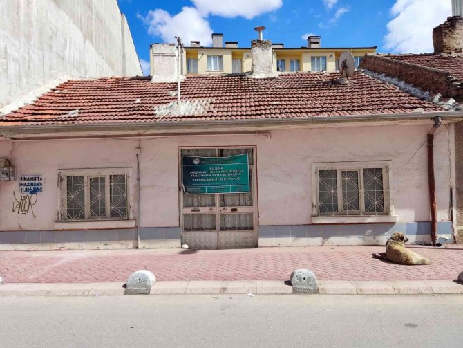 Camiye Ait Daireden Su Saati, Kalorifer Peteği Ve Elektrik Kabloları Çalındı