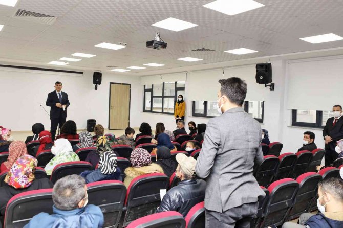 Fadıloğlu Veli Toplantısına Katıldı