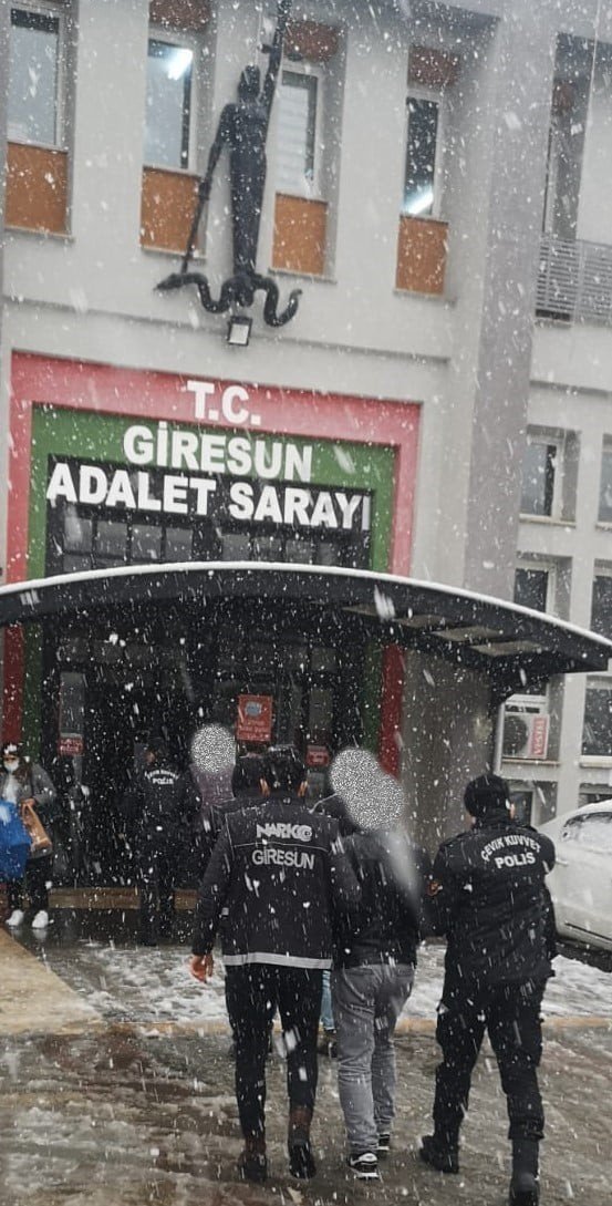 Giresun’da Düzenlenen 3 Ayrı Uyuşturucu Operasyonunda 5 Kişi Tutuklandı