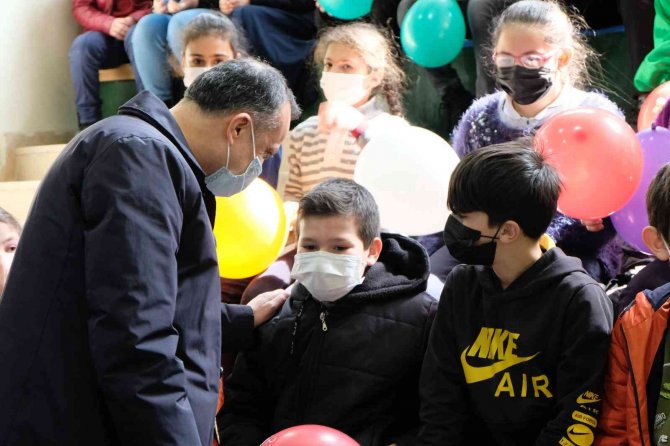 Üniversiteliler Köy Okulunda Öğrencilerle Buluştu