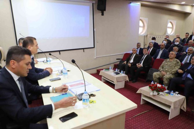 Hakkari’de Muhtarlar Toplantısı