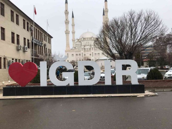 Iğdır’da Kar Yağışı Ve Soğuk Hava Etkili Oluyor