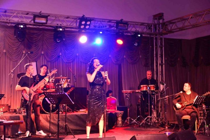 Gelişim Ve Palmiye Hastaneleri Doktorları Tıp Bayramı Balosunda Buluştu