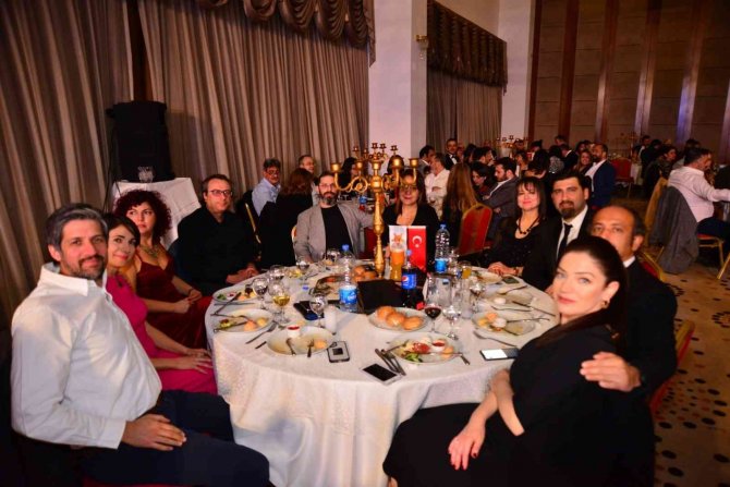 Gelişim Ve Palmiye Hastaneleri Doktorları Tıp Bayramı Balosunda Buluştu