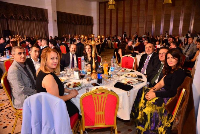 Gelişim Ve Palmiye Hastaneleri Doktorları Tıp Bayramı Balosunda Buluştu