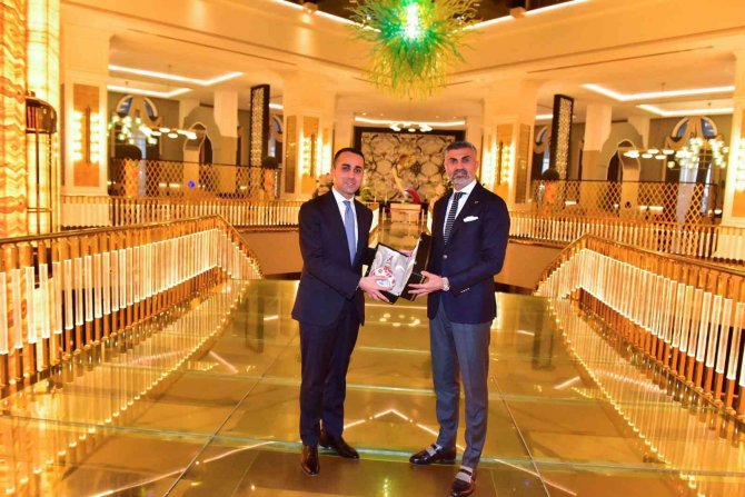 Fahri Konsolos Üçdan’dan Adf Övgüsü