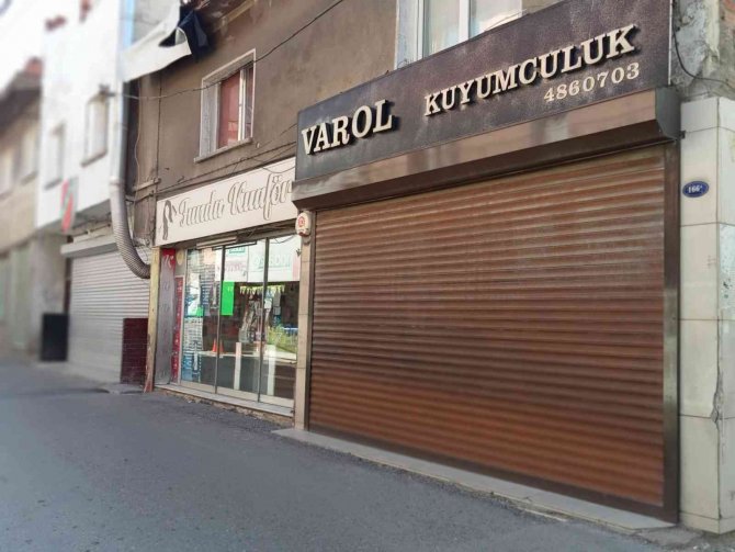 Vatandaşlar Güvenip Kasa Olarak Kullanıyordu, Yüz Binlerce Lira Buhar Oldu