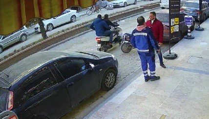 İ̇zmir’de Kuyumcudan Hırsızlık Güvenlik Kamerasında