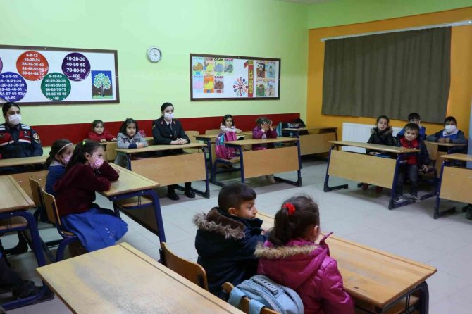 Öğrenciler Çizgi Film İzleyerek Eğitim Aldı