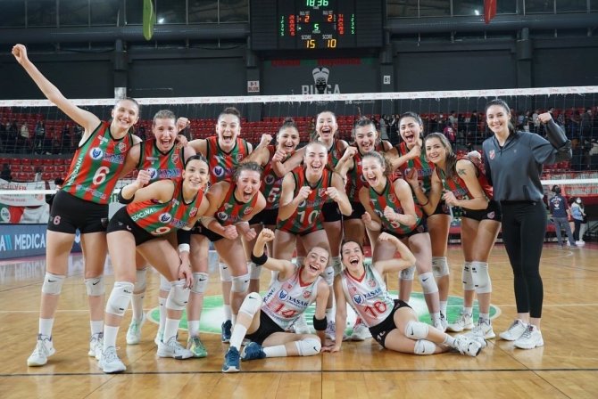 Karşıyaka Kadın Voleybol Takımı’nda Play-off Heyecanı