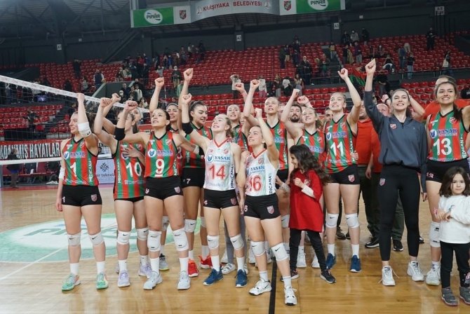 Karşıyaka Kadın Voleybol Takımı’nda Play-off Heyecanı