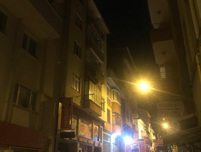 Kastamonu’da 6 Katlı Apartmanda Çıkan Yangın Söndürüldü