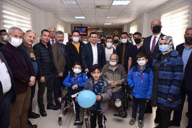 Kepez Belediyesi’nden Hemodiyaliz Merkezi’ne Kütüphane