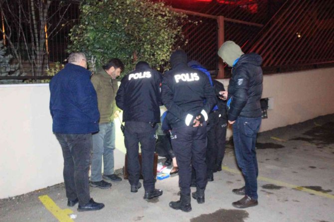 Kolej Önünde Unutulan Çanta Paniğe Sebep Oldu