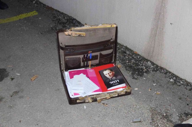 Kolej Önünde Unutulan Çanta Paniğe Sebep Oldu