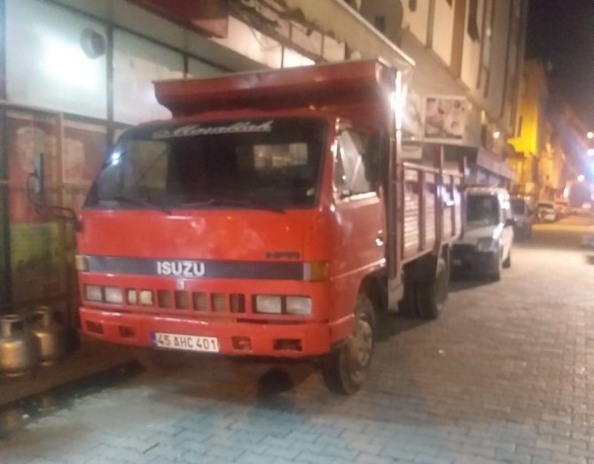 8 Araca Çarpıp Kaçtı, Polisten Kaçamadı