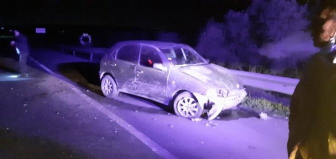 Otomobil Karşı Şeride Geçti, Sürücü Ölümden Döndü