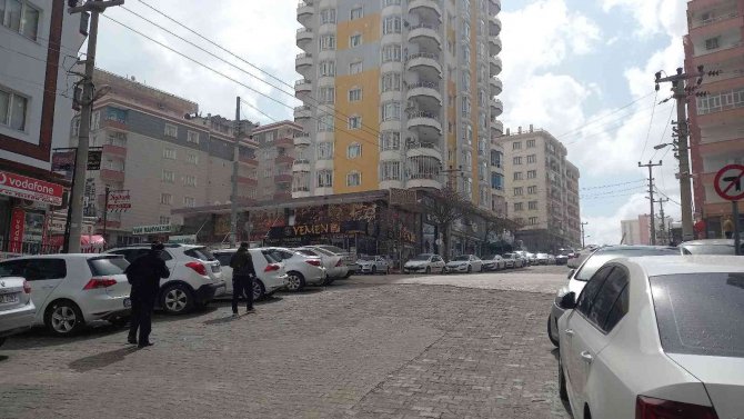 Mardin’de Güneşli Havada Kar Yağdı