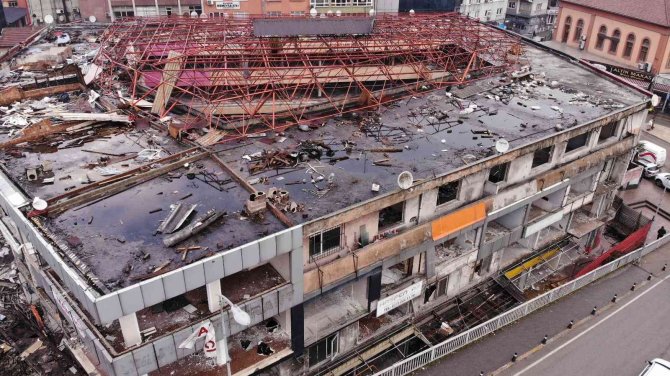 130 Esnafın Tahliye Edildiği İşhanının Yıkımına Başlandı