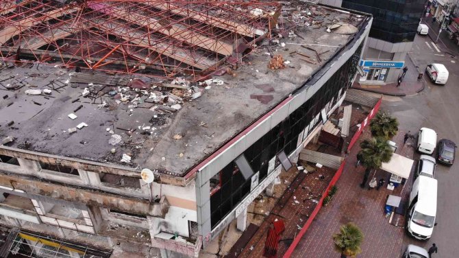 130 Esnafın Tahliye Edildiği İşhanının Yıkımına Başlandı