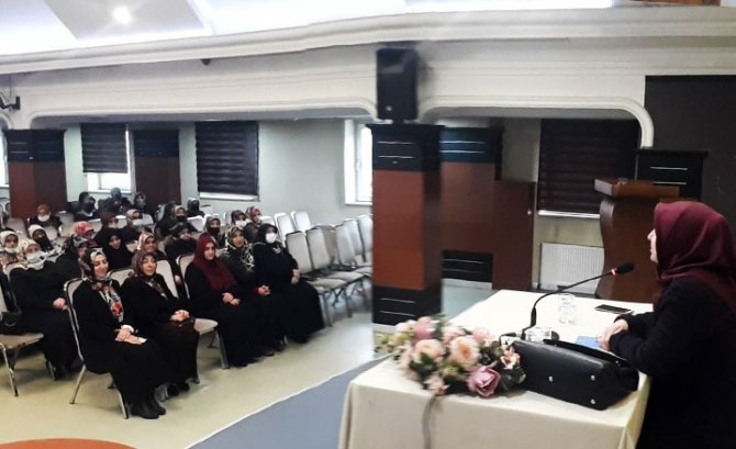 "Değişen Dünyada Kadın Olmak" Semineri Verildi