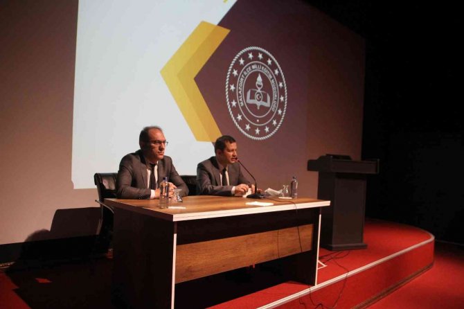 Kaymakam Demirer Okul Müdürleriyle Bir Araya Geldi