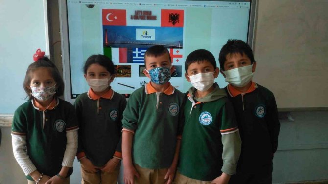 Öğrenciler Kültür Köprüsü Kuruyor