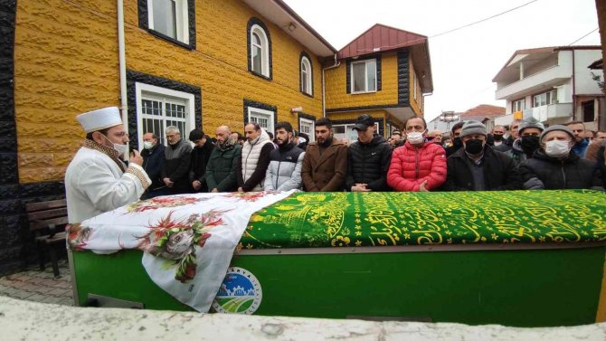 Eşi Tarafından Tüfekle Vurulan Kadın Son Yolculuğuna Uğurlandı
