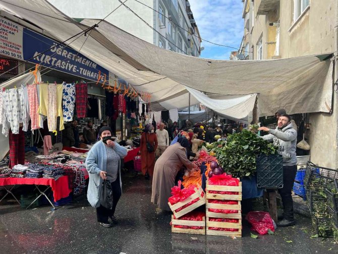 Kar Yağışından Dolayı Sevkiyatı Yapılamayan Meyve Ve Sebzelerin Fiyatları Arttı