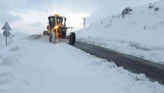 Siirt’te Kar 27 Köy Ve 2 Mezrayı Ulaşıma Kapattı