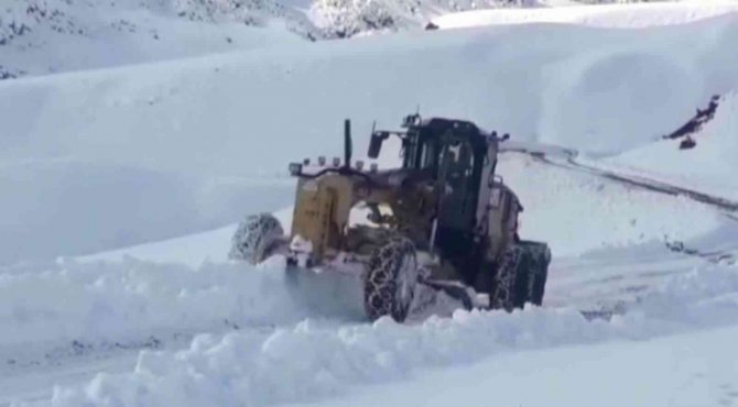 Siirt’te Kar 27 Köy Ve 2 Mezrayı Ulaşıma Kapattı