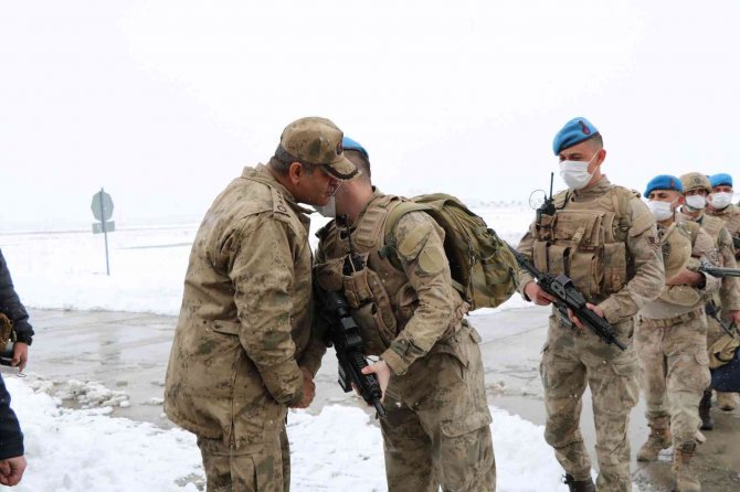 Komandolar Suriye’den Dönüş Yaptı