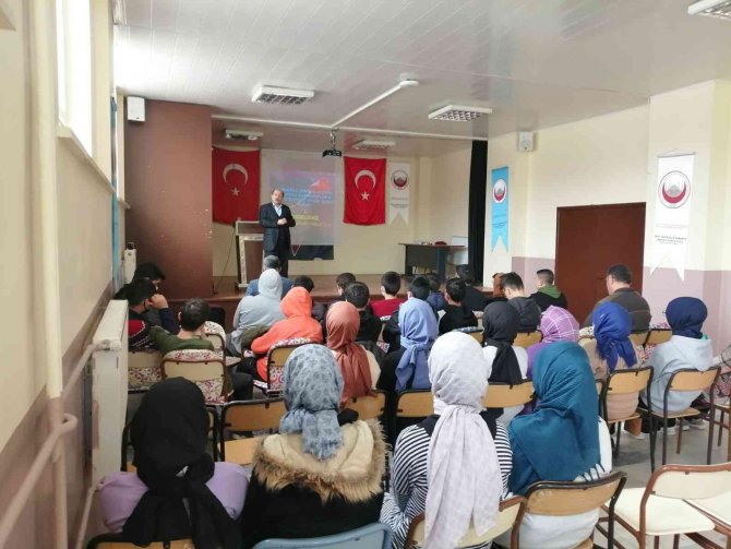Öğrencilere, ’Değerlerimiz Varsa Değerliyiz’ Semineri
