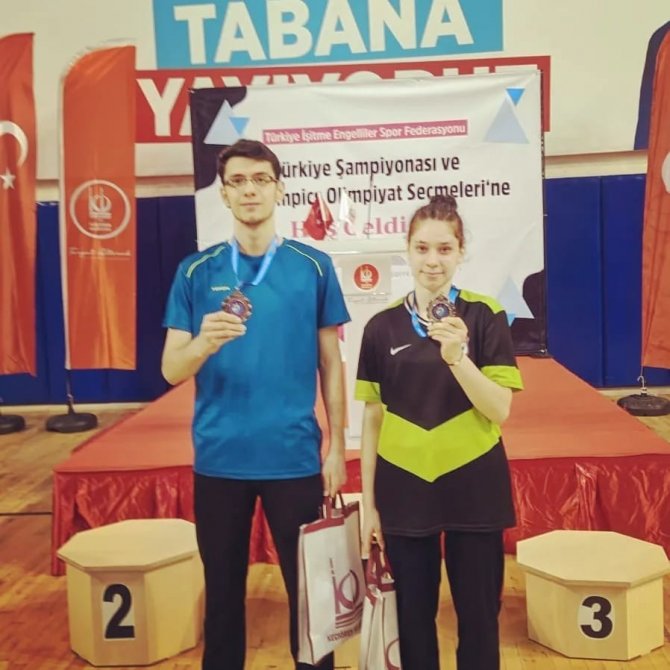 Zonguldaklı İ̇rem, İ̇şitme Engelliler Masa Tenisi Şampiyonasında İkinci Oldu