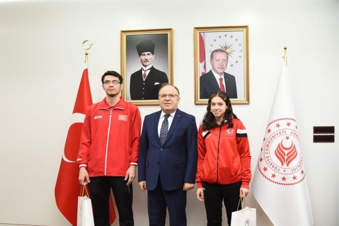 Zonguldaklı İ̇rem, İ̇şitme Engelliler Masa Tenisi Şampiyonasında İkinci Oldu