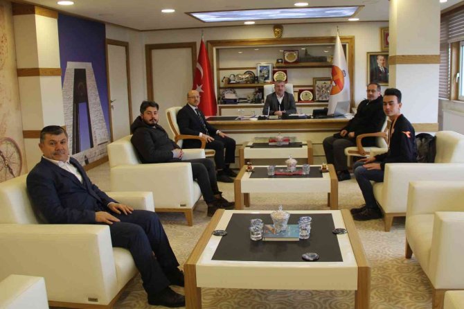 Başarılı Sporcuya Kaymakam Ve Başkandan Destek