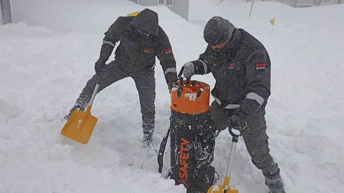 Rüzgar Enerji Santrali Personeline Çığ Eğitimi
