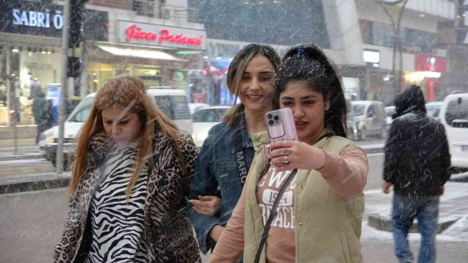 Van’da Yoğun Kar Yağışı