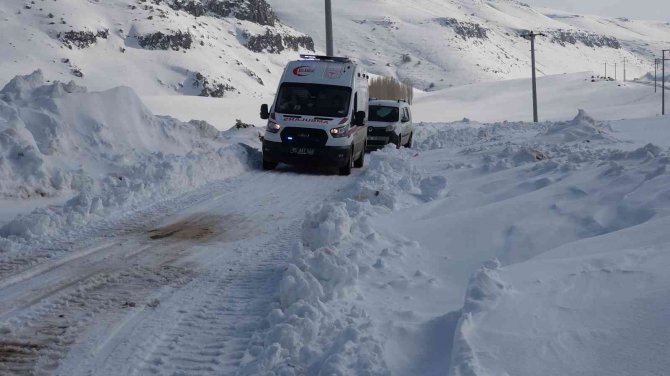 Erciş’te Yolu Kapanan Mahalledeki Kalp Hastası İçin Seferberlik