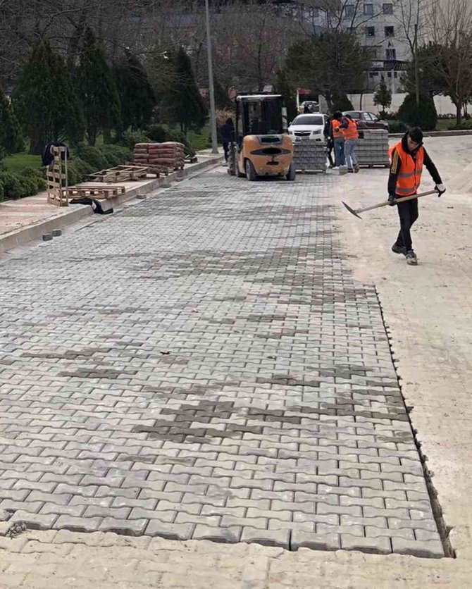 Yunusemre’de Yol Çalışması Sürüyor