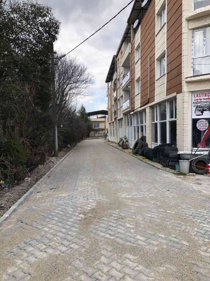 Yunusemre’de Yol Çalışması Sürüyor