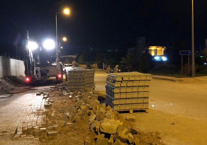 Yunusemre’de Yol Çalışması Sürüyor